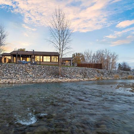 River'S Edge Riverfront With Hot Tub Sauna & Game Room Kalispell Exterior photo