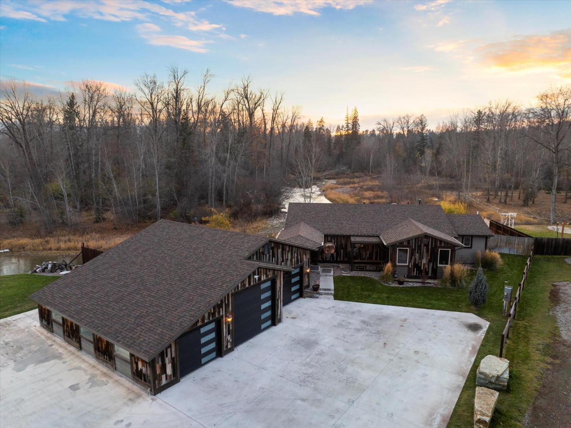 River'S Edge Riverfront With Hot Tub Sauna & Game Room Kalispell Exterior photo