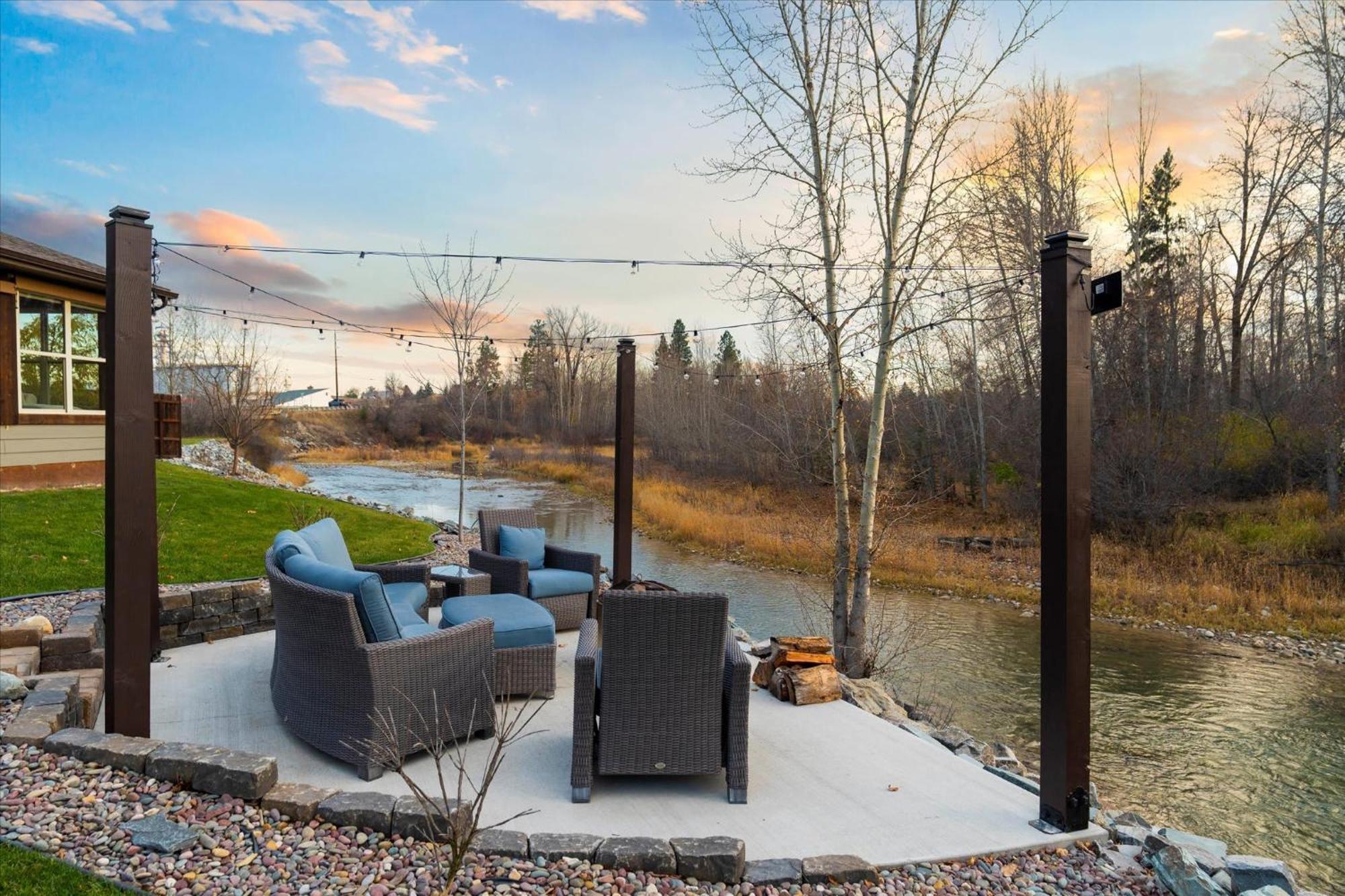 River'S Edge Riverfront With Hot Tub Sauna & Game Room Kalispell Exterior photo