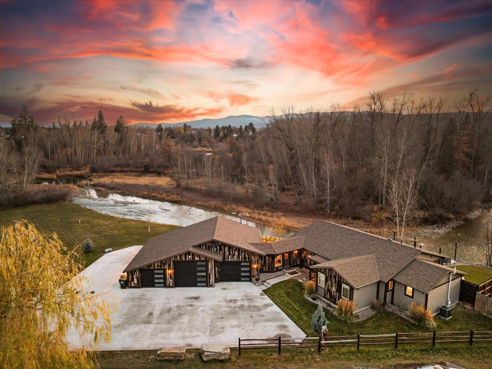 River'S Edge Riverfront With Hot Tub Sauna & Game Room Kalispell Exterior photo