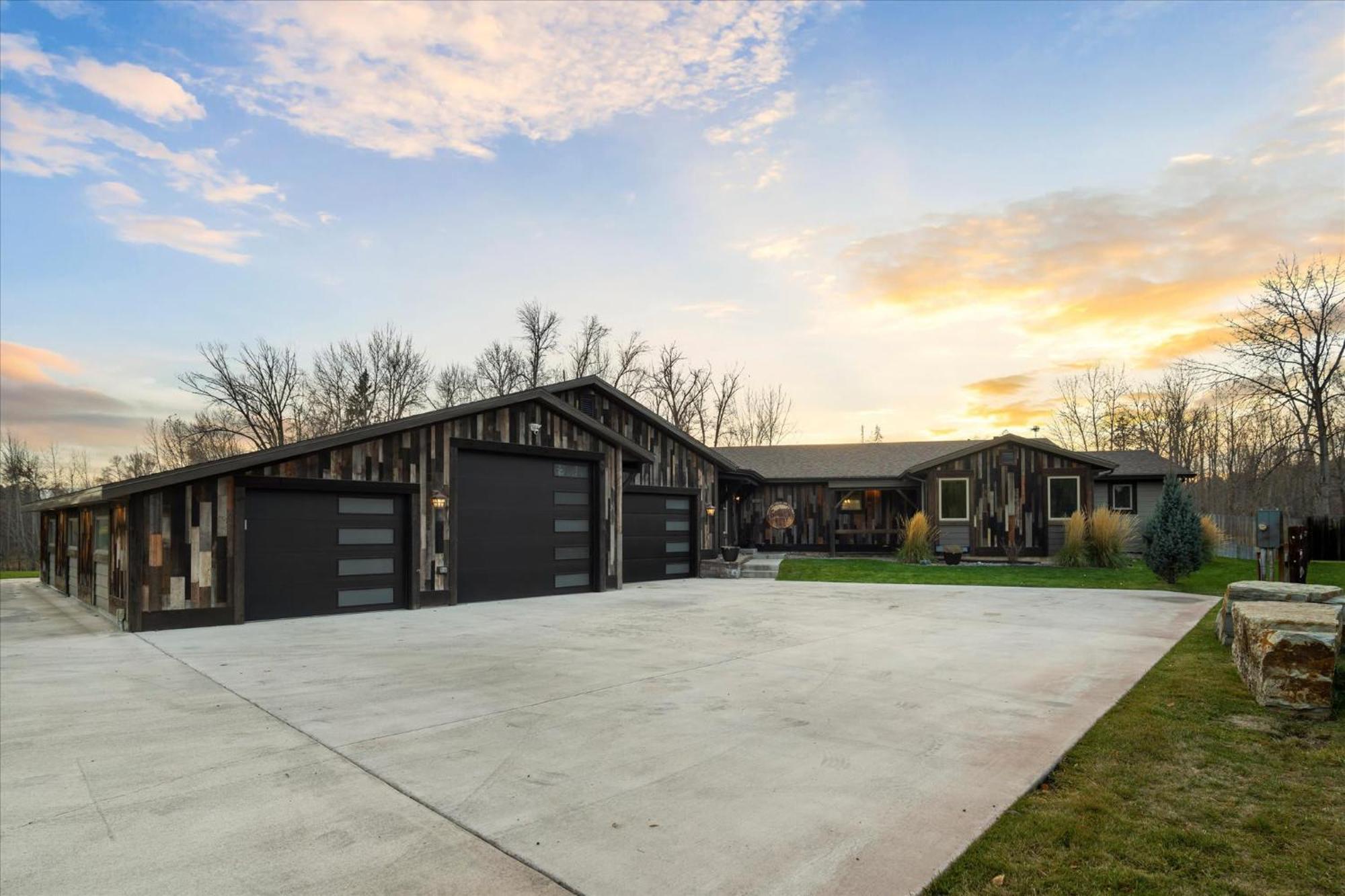 River'S Edge Riverfront With Hot Tub Sauna & Game Room Kalispell Exterior photo