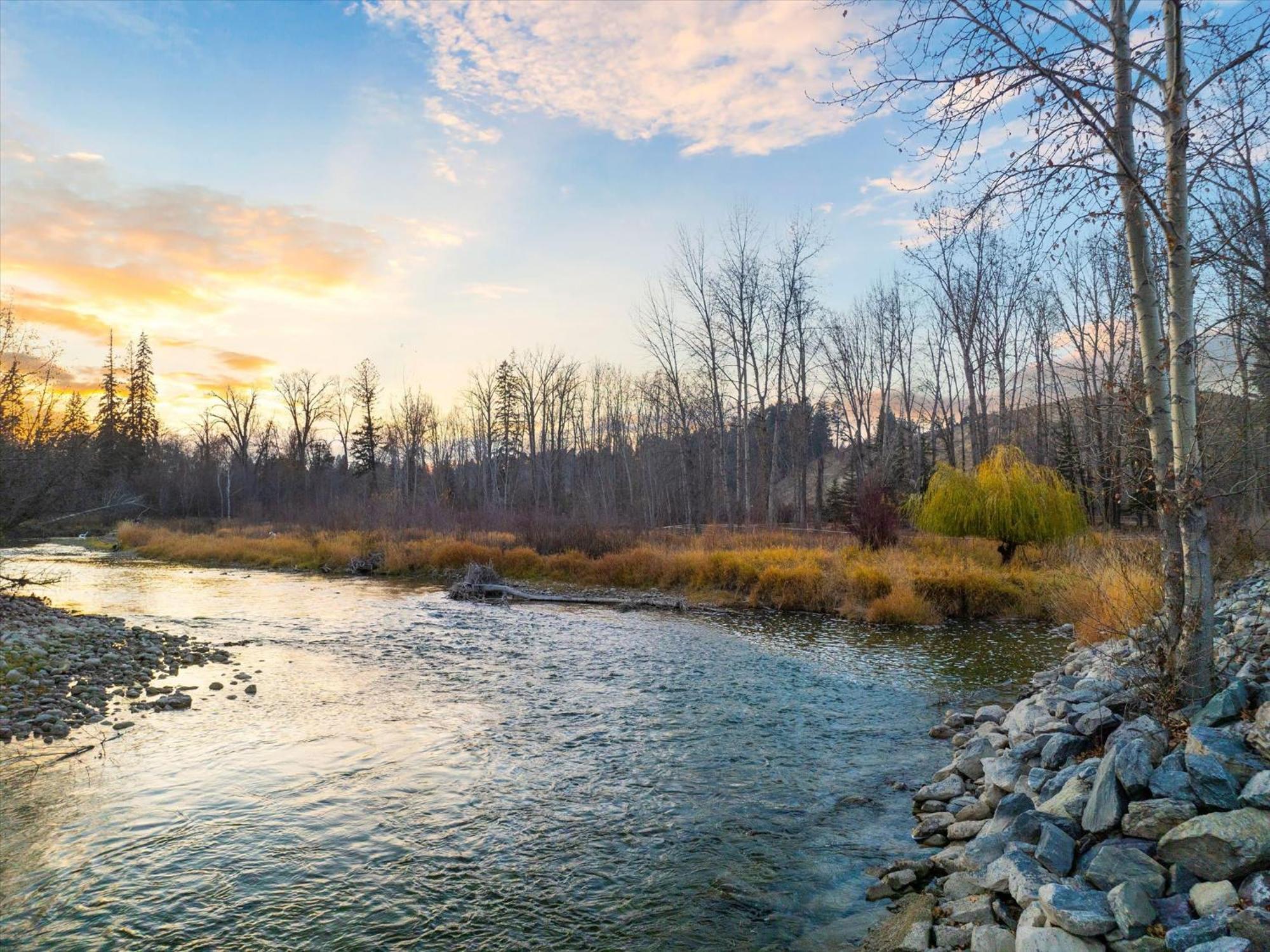 River'S Edge Riverfront With Hot Tub Sauna & Game Room Kalispell Exterior photo