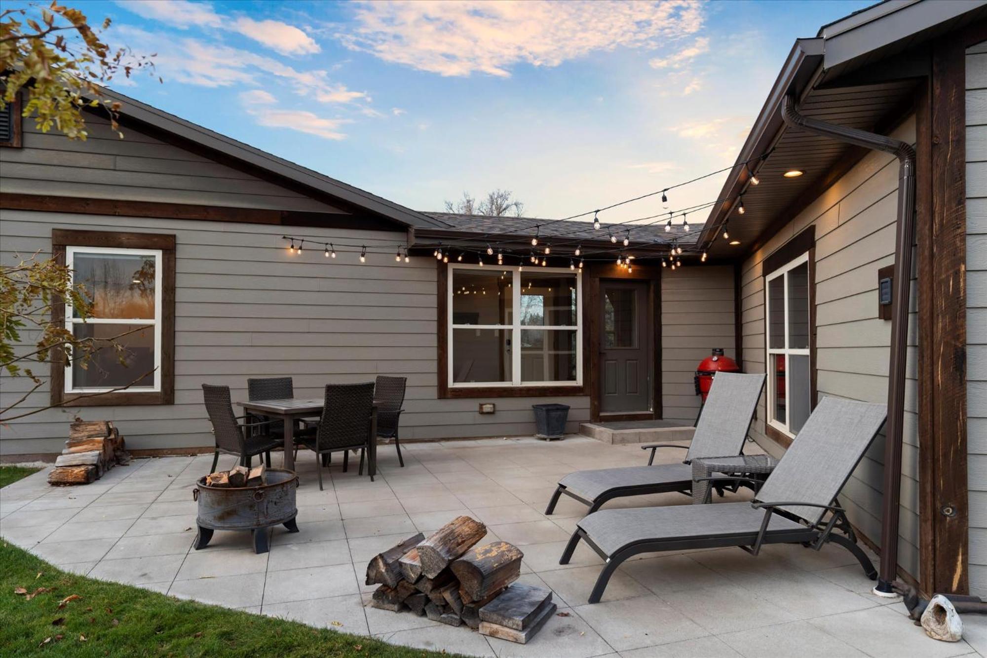 River'S Edge Riverfront With Hot Tub Sauna & Game Room Kalispell Exterior photo