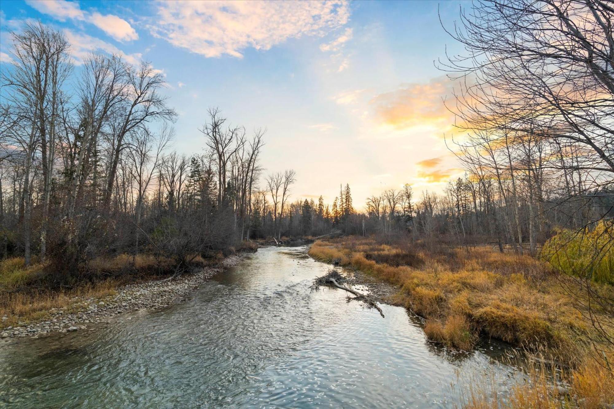 River'S Edge Riverfront With Hot Tub Sauna & Game Room Kalispell Exterior photo