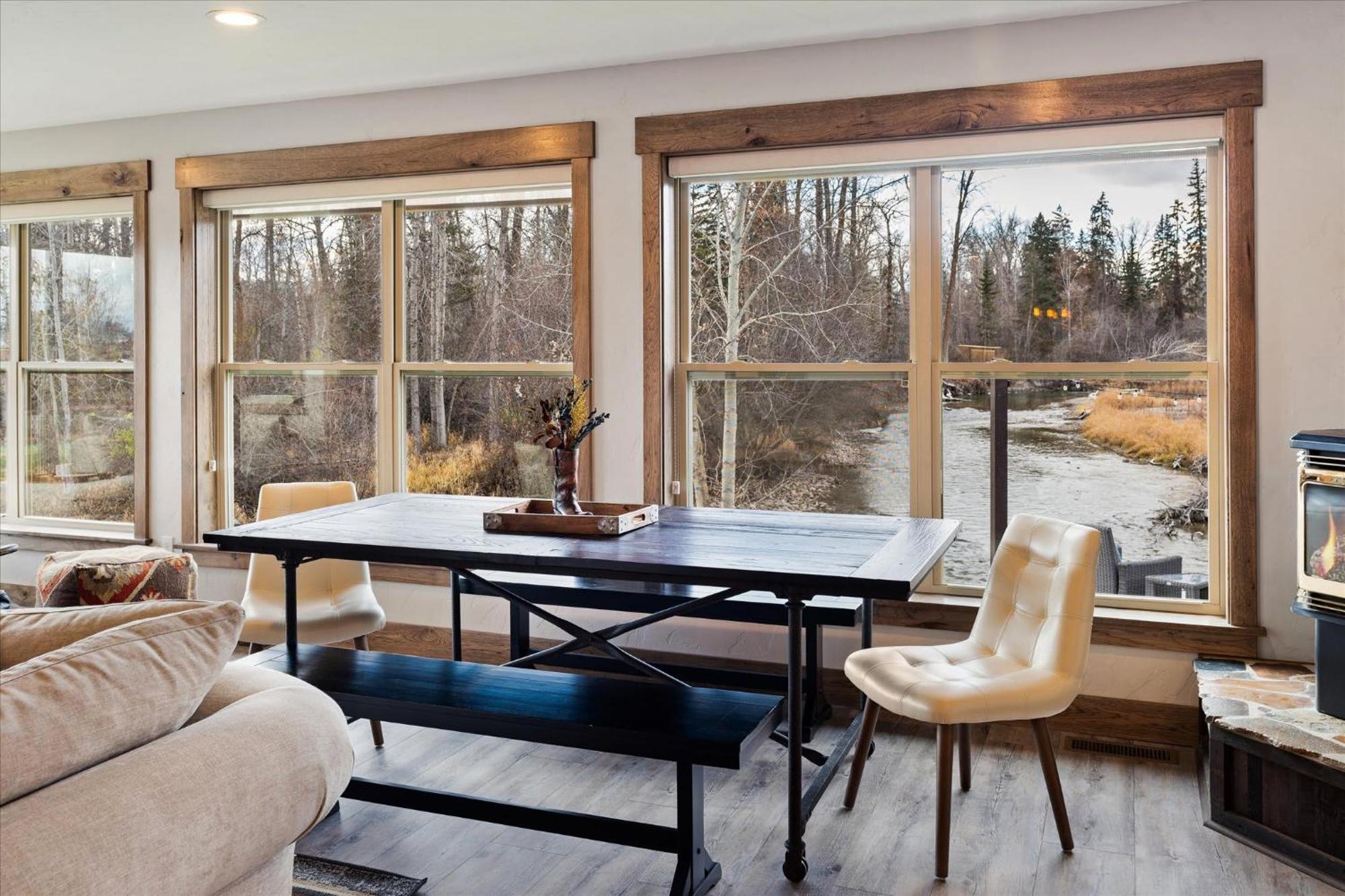 River'S Edge Riverfront With Hot Tub Sauna & Game Room Kalispell Exterior photo