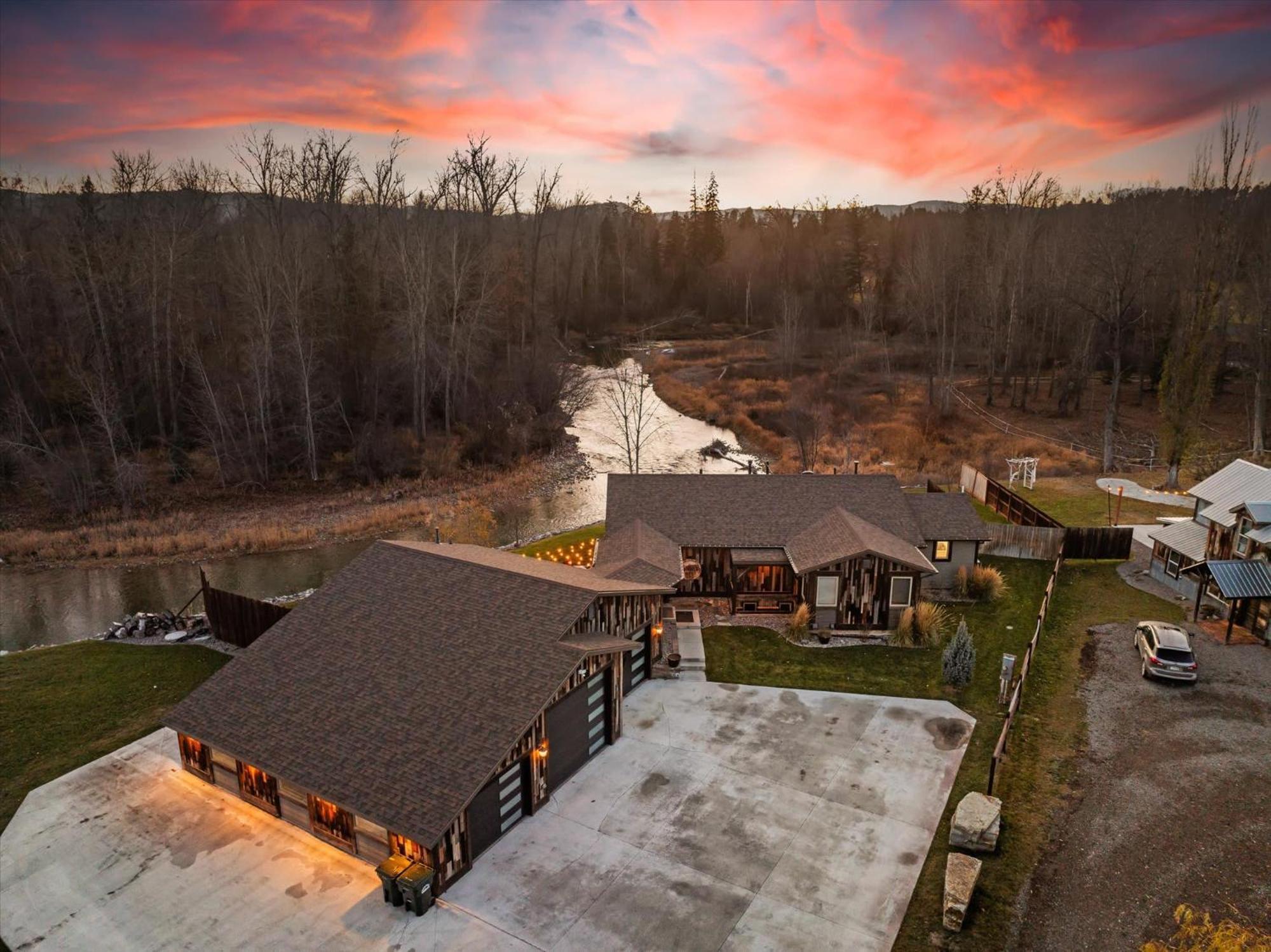 River'S Edge Riverfront With Hot Tub Sauna & Game Room Kalispell Exterior photo